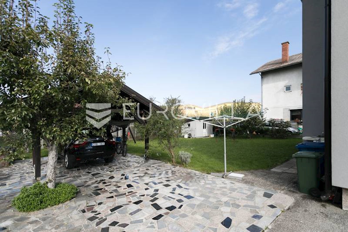 House For sale - ZAGREBAČKA DUBRAVA