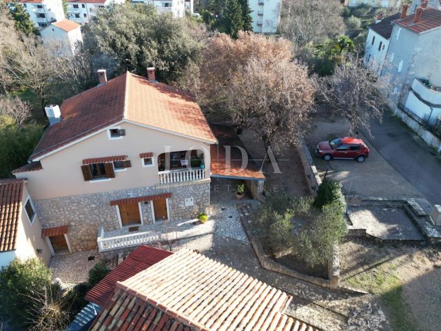 Hiša na predaj 282 m² – Bogovići