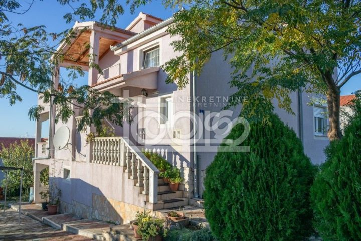 Casa in vendita 320 m² – Gornji Karin