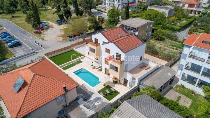 Dom na predaj 450 m² – Split
