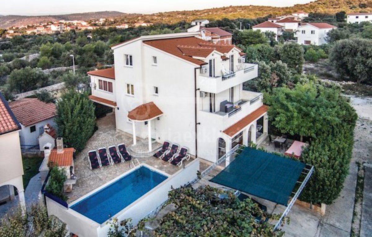 Haus Zu verkaufen - ŠIBENSKO-KNINSKA ROGOZNICA