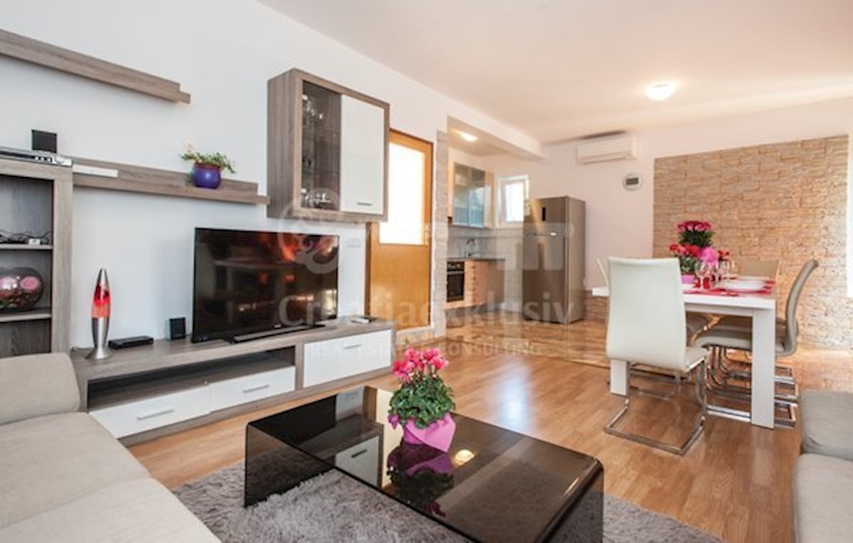 Haus Zu verkaufen - ŠIBENSKO-KNINSKA ROGOZNICA