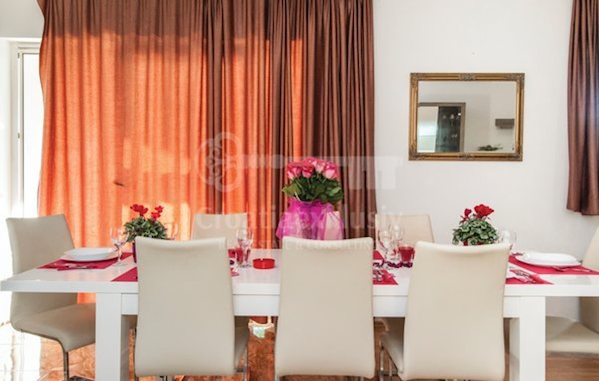 Haus Zu verkaufen - ŠIBENSKO-KNINSKA ROGOZNICA