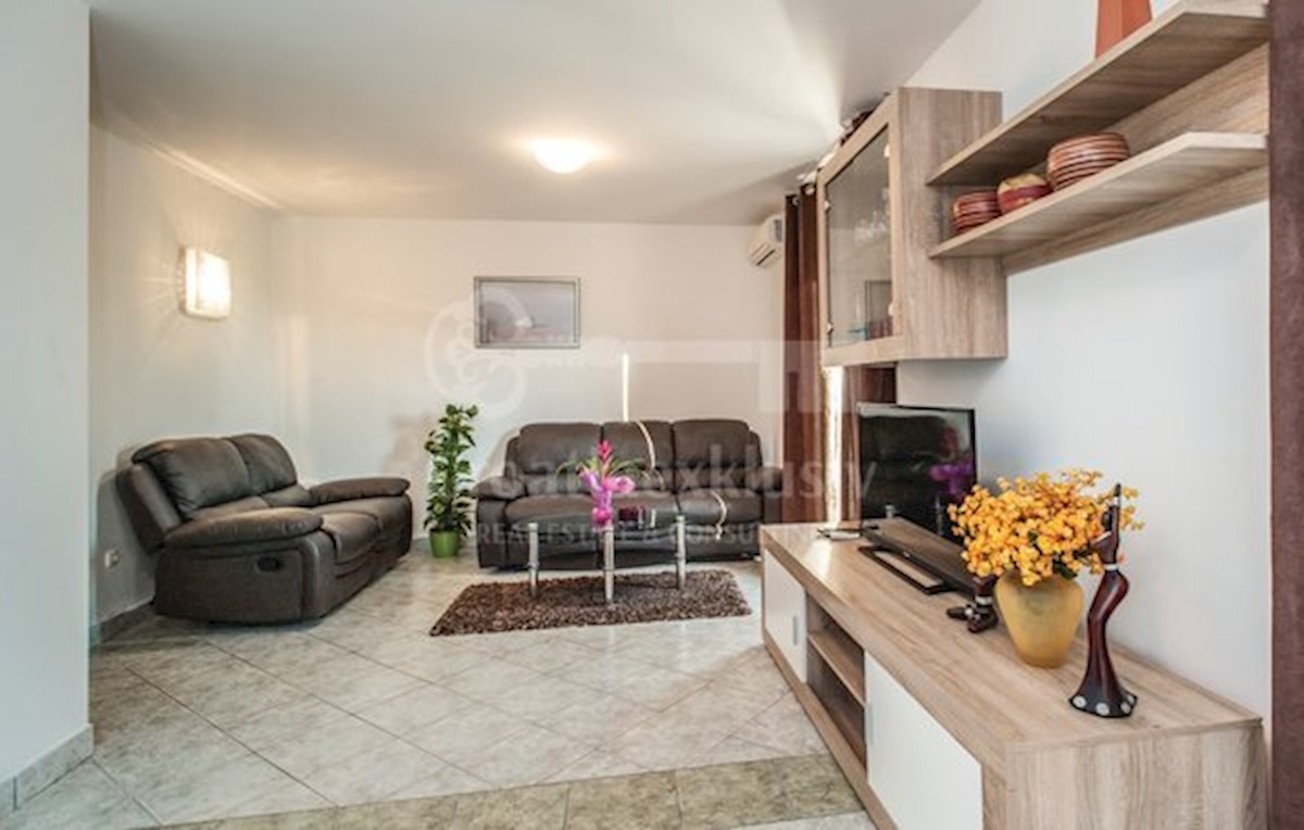 Haus Zu verkaufen - ŠIBENSKO-KNINSKA ROGOZNICA