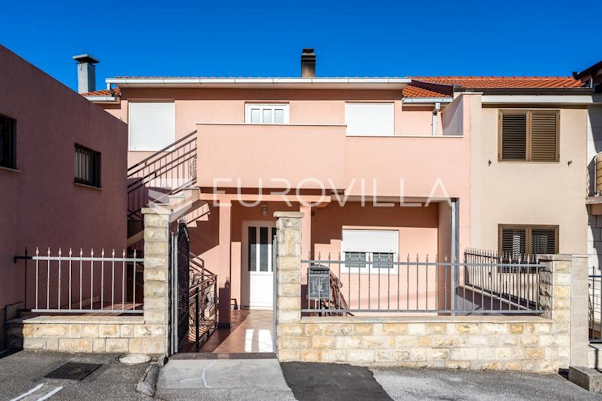 Maison À vendre - SPLITSKO-DALMATINSKA SPLIT