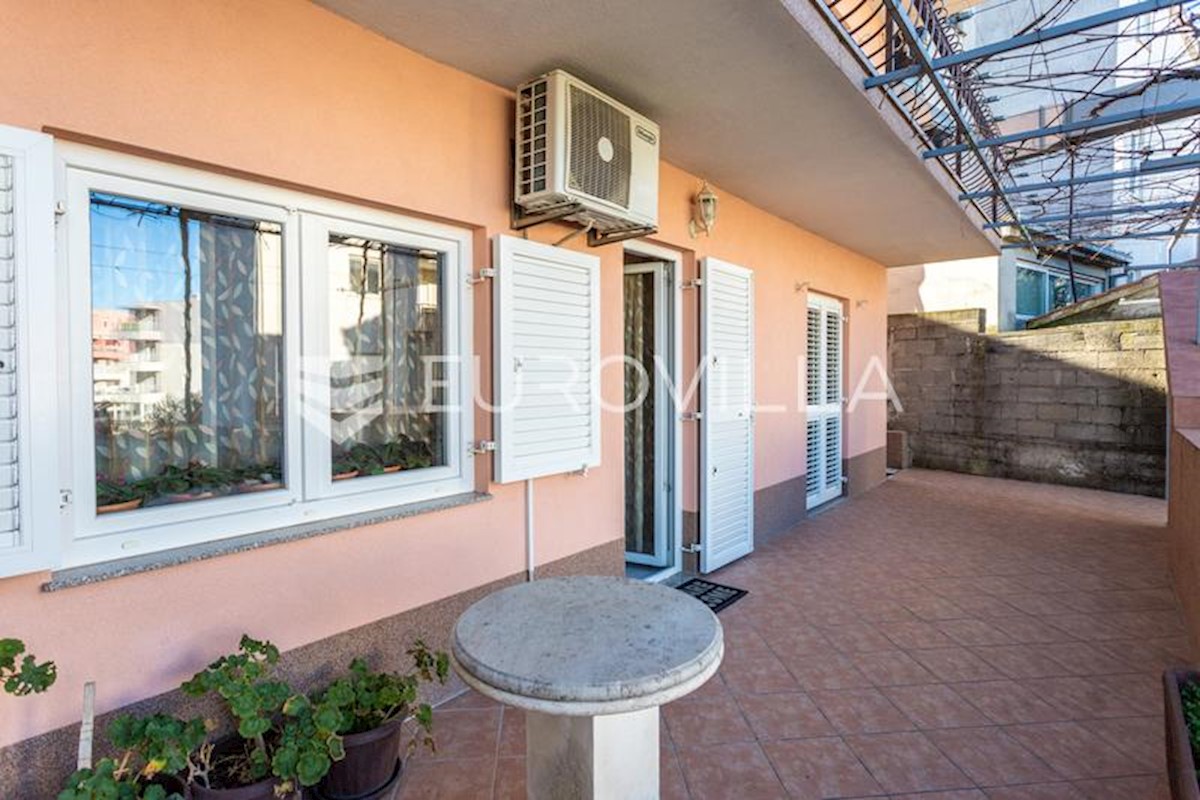 Maison À vendre - SPLITSKO-DALMATINSKA SPLIT