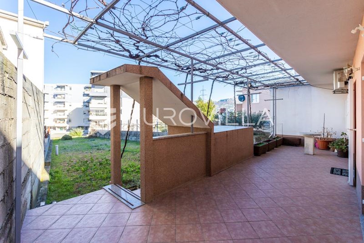 Maison À vendre - SPLITSKO-DALMATINSKA SPLIT