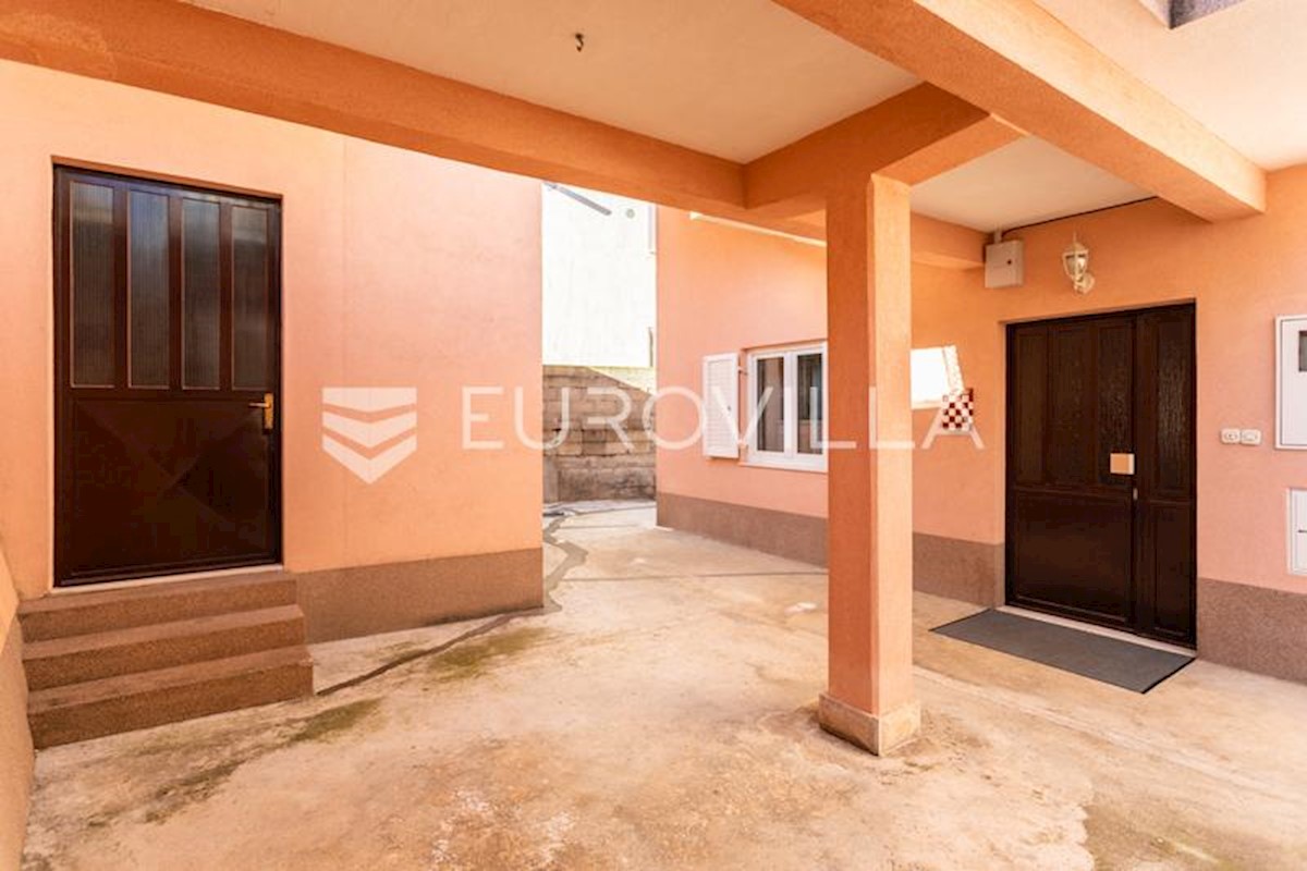 Maison À vendre - SPLITSKO-DALMATINSKA SPLIT