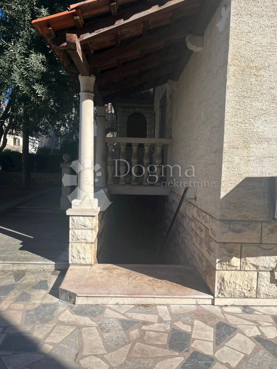 Casa In vendita - SPLITSKO-DALMATINSKA SPLIT