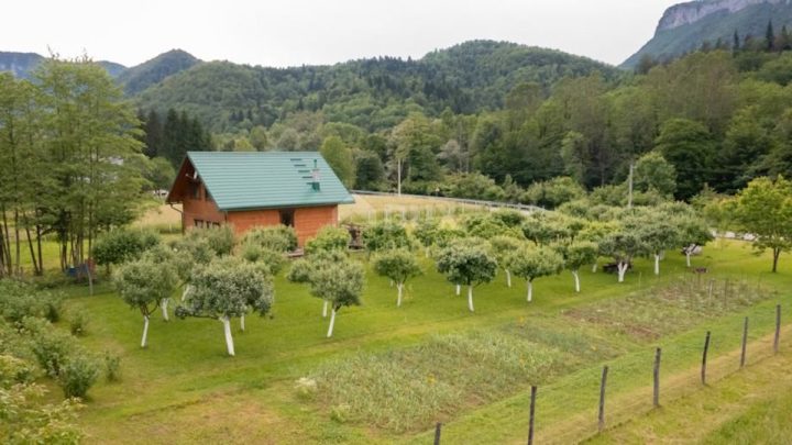 Land for sale 1960 m² – Brod Na Kupi