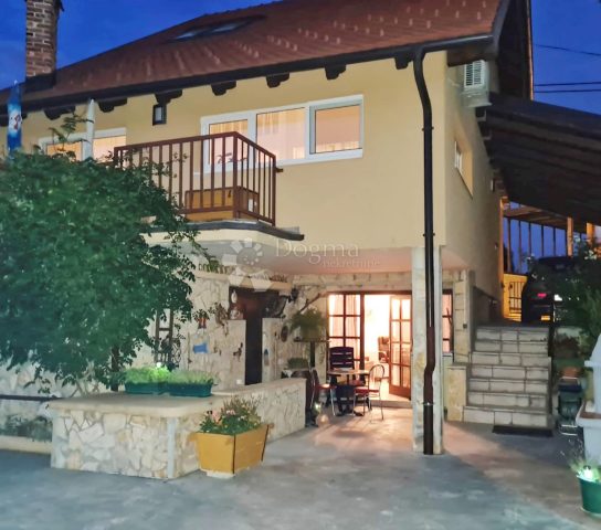 Haus zu verkaufen 213 m² – Bijenik