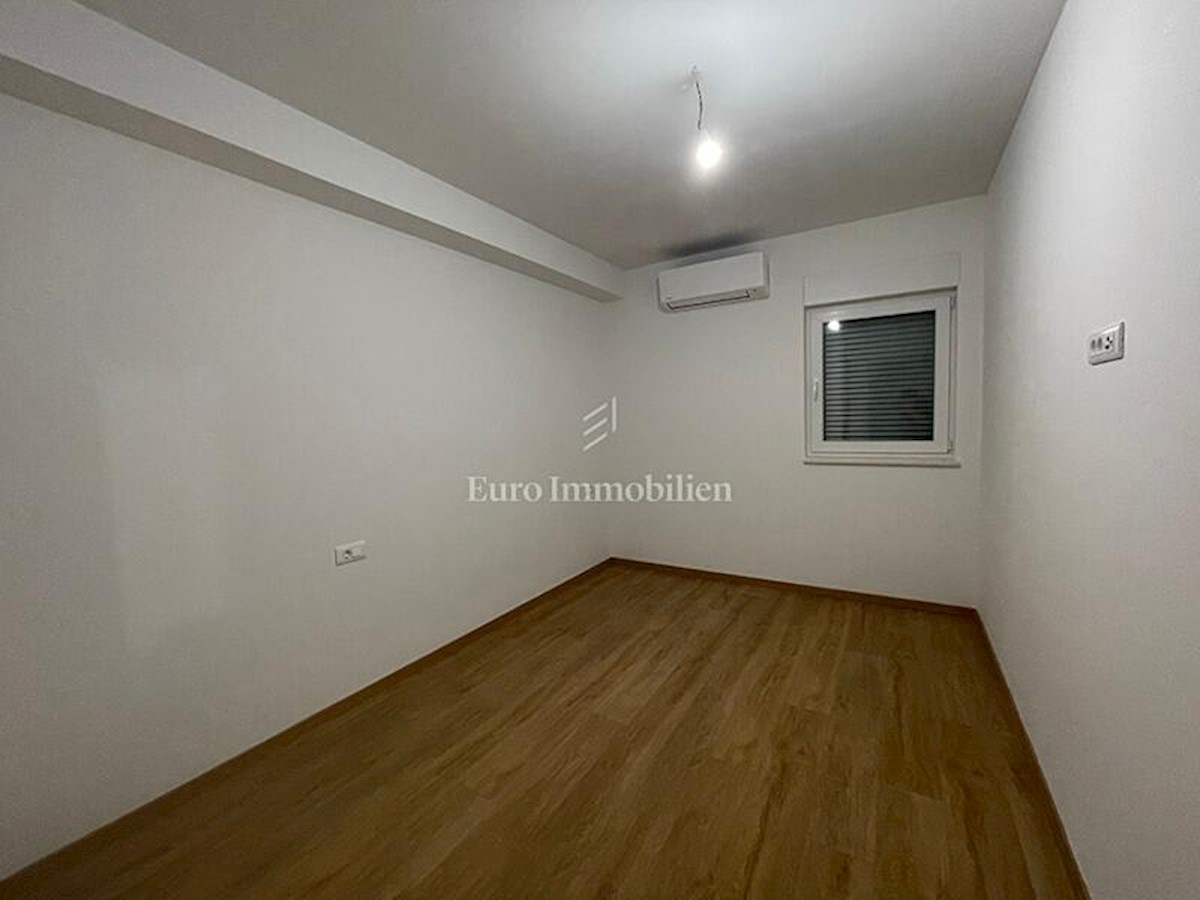 Apartment Zu verkaufen - SPLITSKO-DALMATINSKA BAŠKA VODA