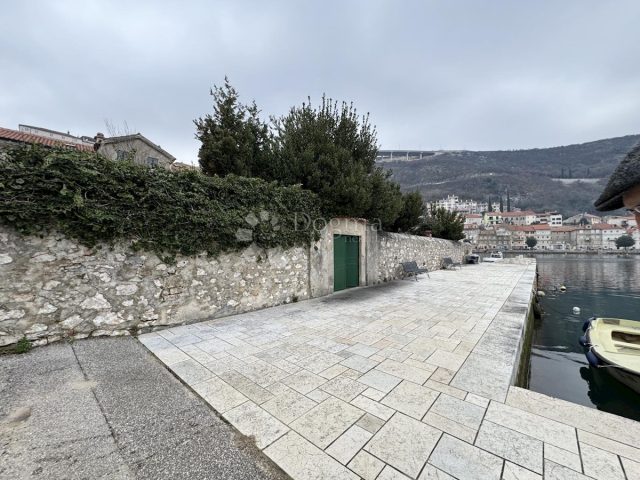 Kuća na prodaju 251 m² – Bakar