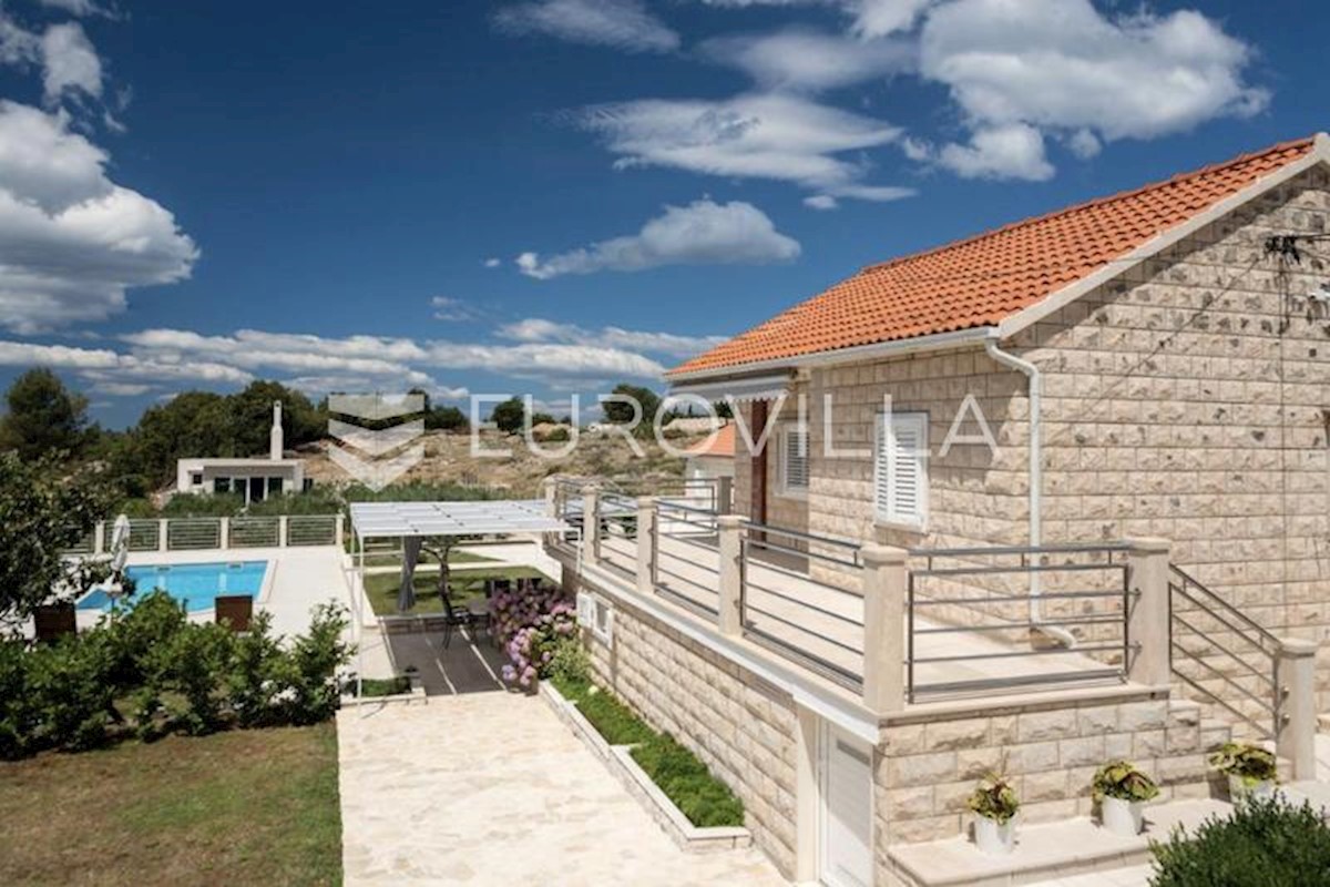 House For sale - SPLITSKO-DALMATINSKA BRAČ