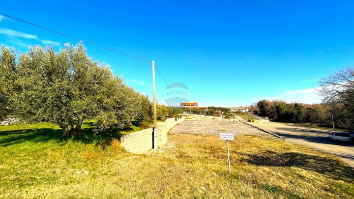 Pozemek na prodej 603 m² – Kaštel