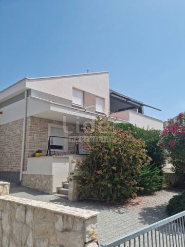 Flat for sale 100 m² – Novalja