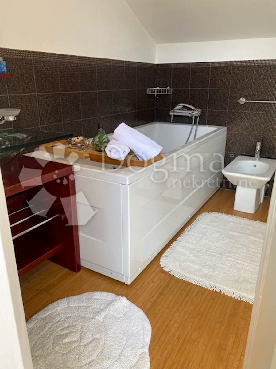 Flat For sale - SPLITSKO-DALMATINSKA STARI GRAD