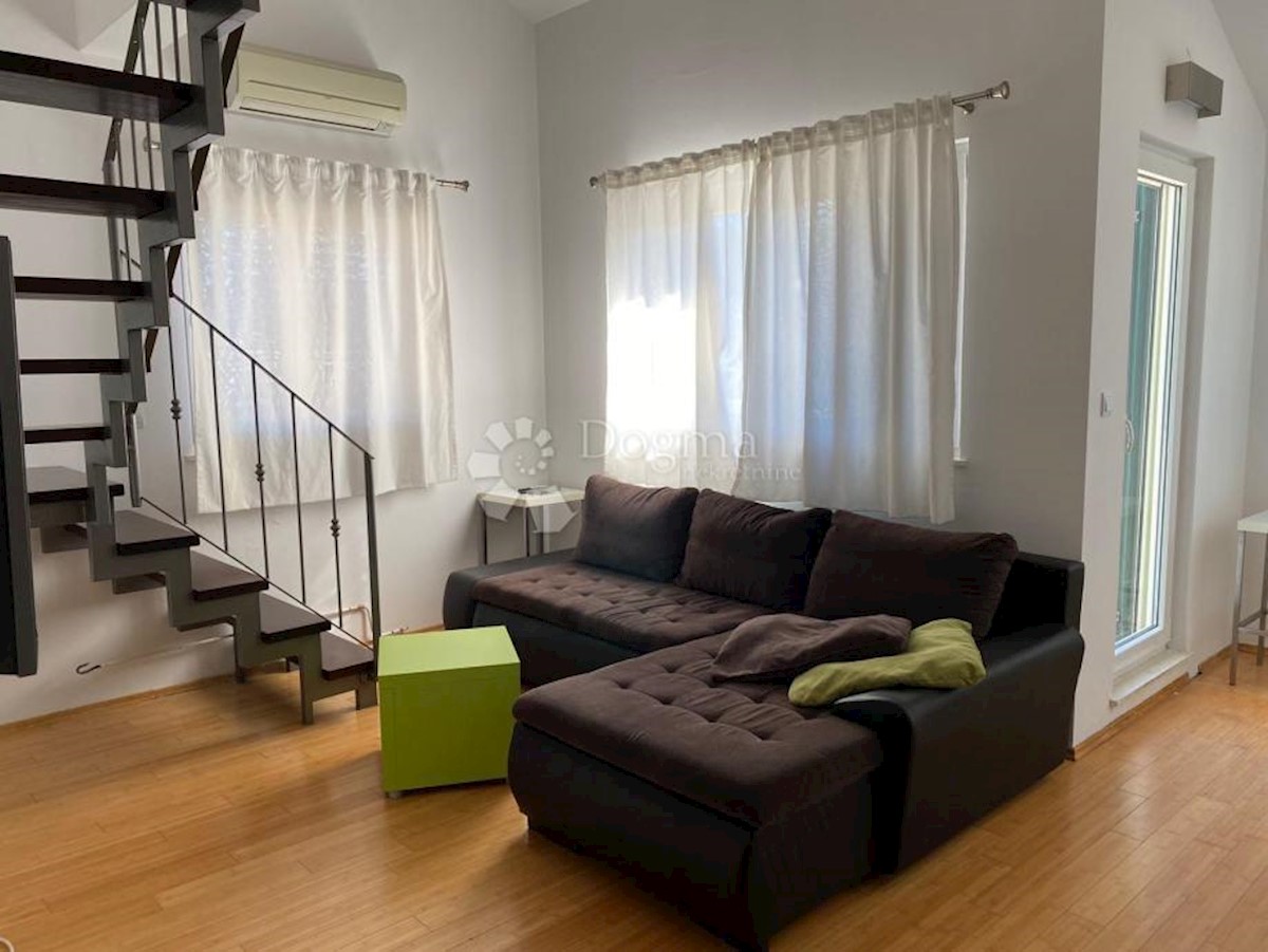 Flat For sale - SPLITSKO-DALMATINSKA STARI GRAD