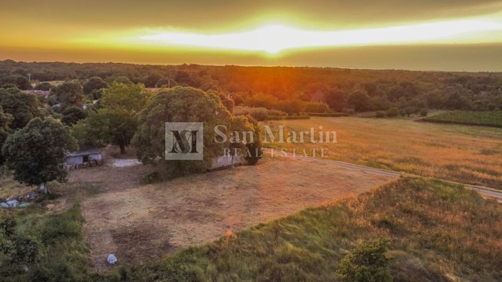 Parcela na predaj 837 m² – Poreč