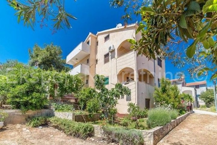 Casa in vendita 350 m² – Okrug Gornji