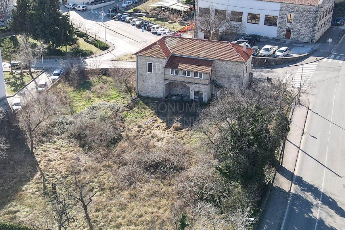 Hiša Na predaj - ŠIBENSKO-KNINSKA DRNIŠ