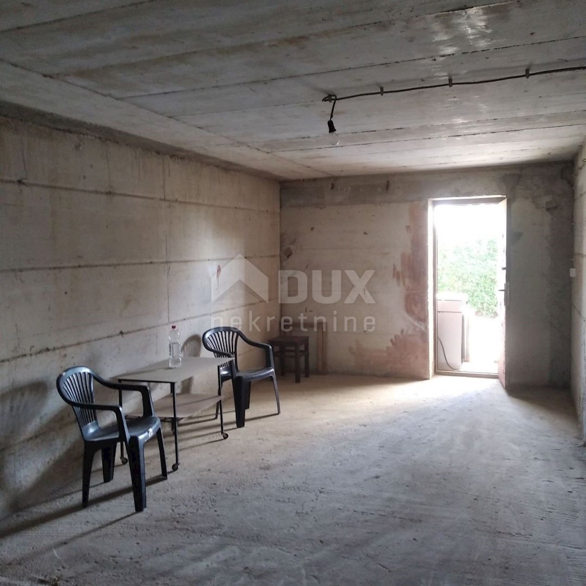 Business premises For sale POBRI