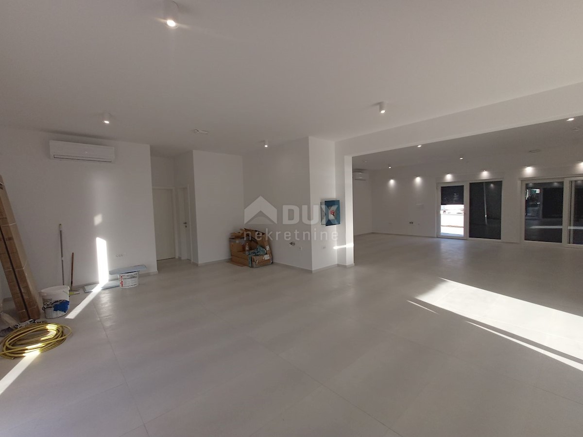 Locaux commerciaux À vendre - ŠIBENSKO-KNINSKA VODICE