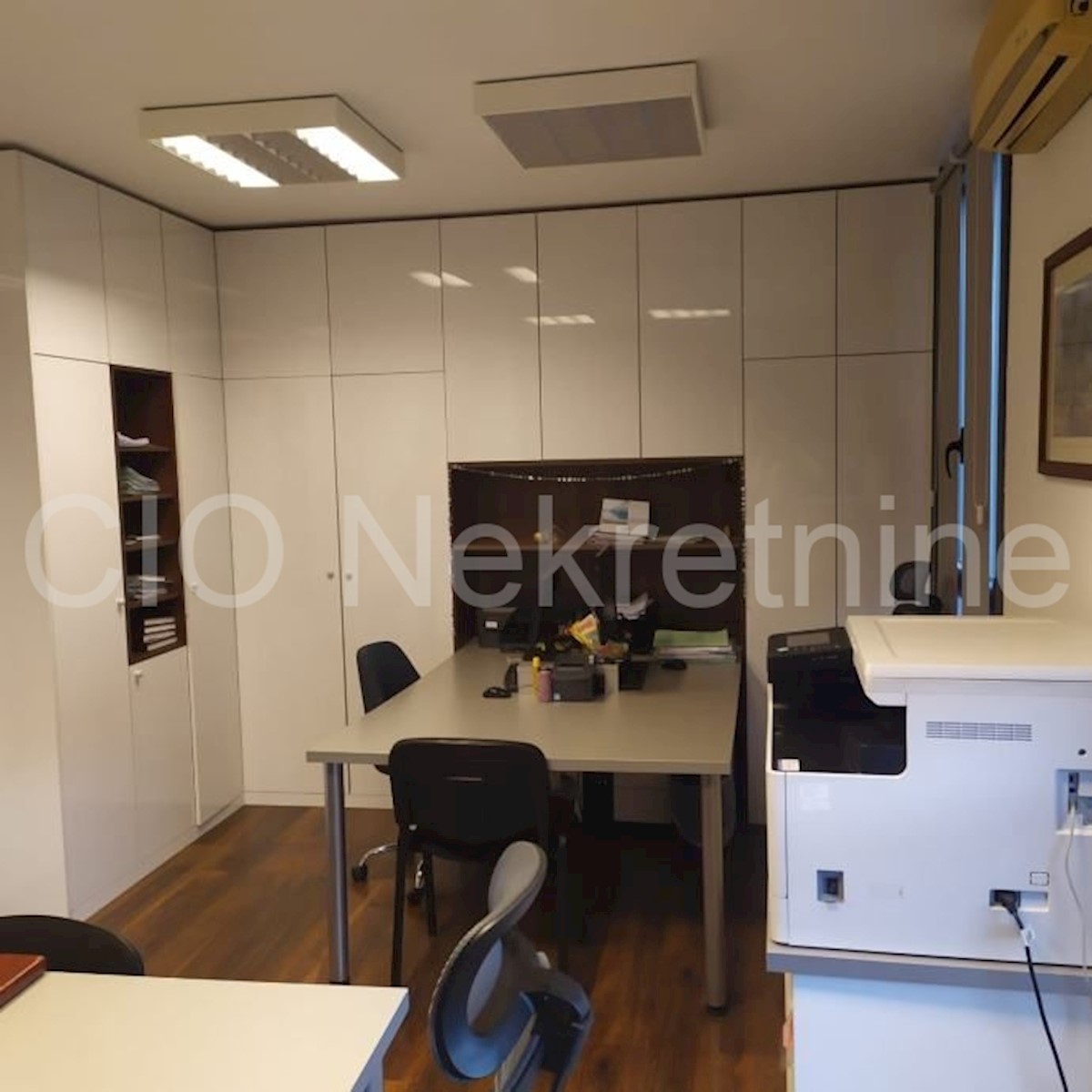 Poslovni prostor Za najam - SPLITSKO-DALMATINSKA SPLIT