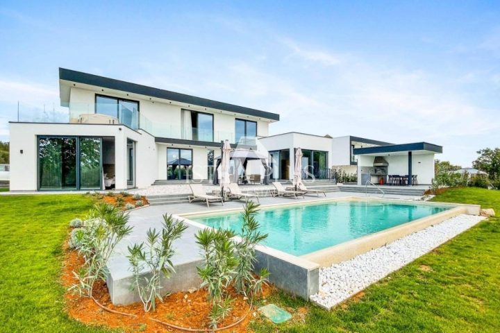 Casa in vendita 306 m² – Poreč