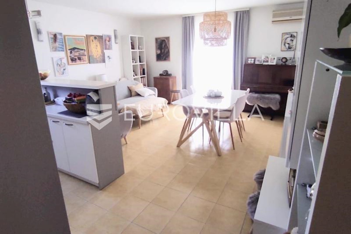 Flat For sale - SPLITSKO-DALMATINSKA KAŠTELA