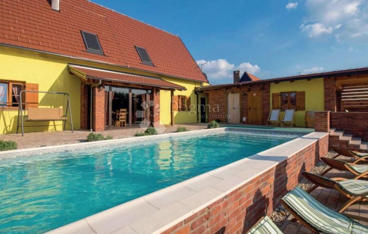 Maison à vendre 316 m² – Kutina