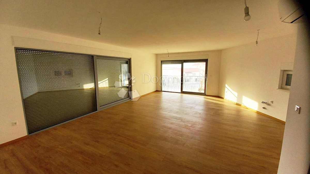 Flat For sale - SPLITSKO-DALMATINSKA BAŠKA VODA