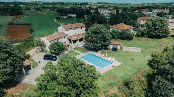 Kuća na prodaju 280 m² – Bičići