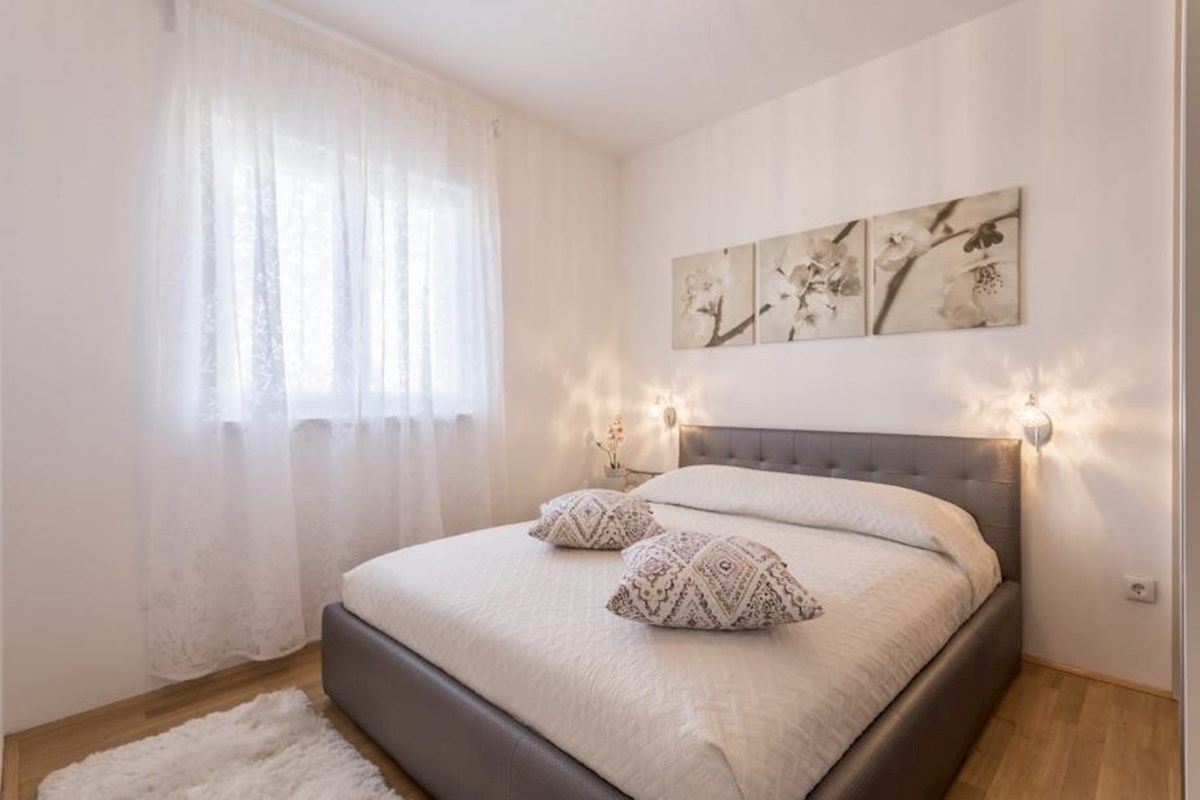 Flat For sale - ŠIBENSKO-KNINSKA ROGOZNICA