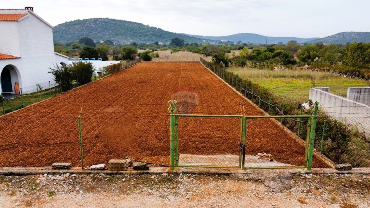 Terreno In vendita GUSTIRNA