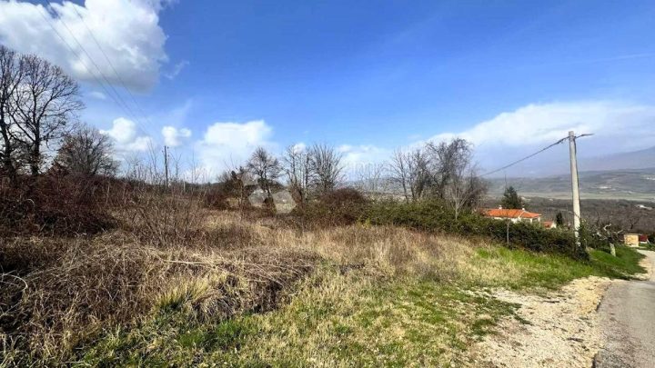 Land for sale 3612 m² – Pićan