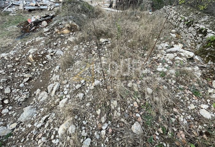 Terrain à louer 865 m² – Pobri