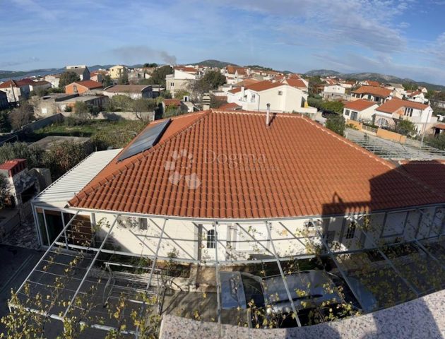 Dom na sprzedaż 230 m² – Pirovac