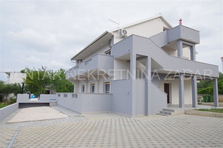 Hiša na predaj 370 m² – Kožino