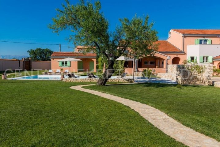 Maison à vendre 765 m² – Prkos