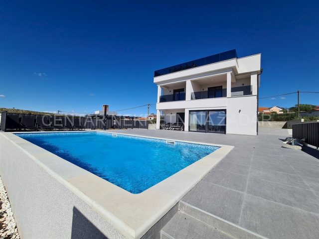 House for sale 180 m² – Tinj