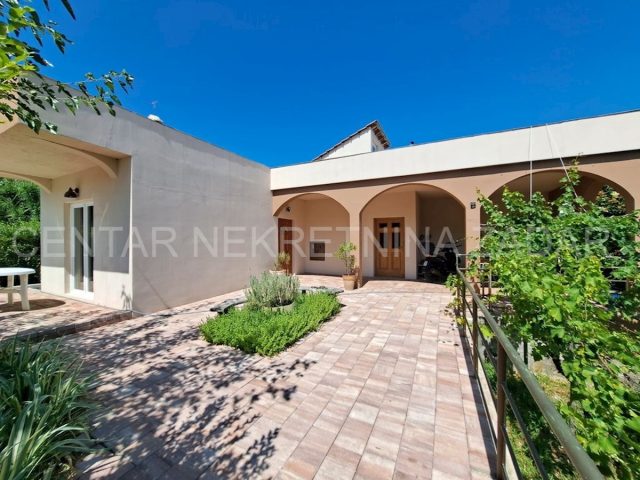 Dom na predaj 187 m² – Banj