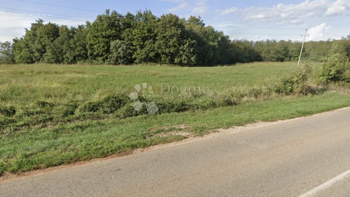 Zemljište na prodaju 642 m² – Labinci