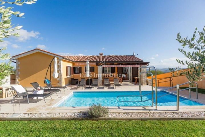 Kuća na prodaju 219 m² – Vižinada