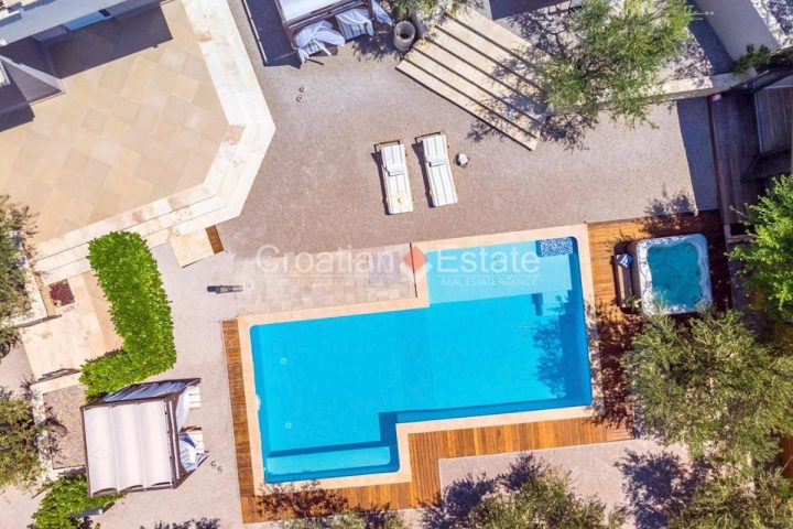 Kuća na prodaju 400 m² – Split