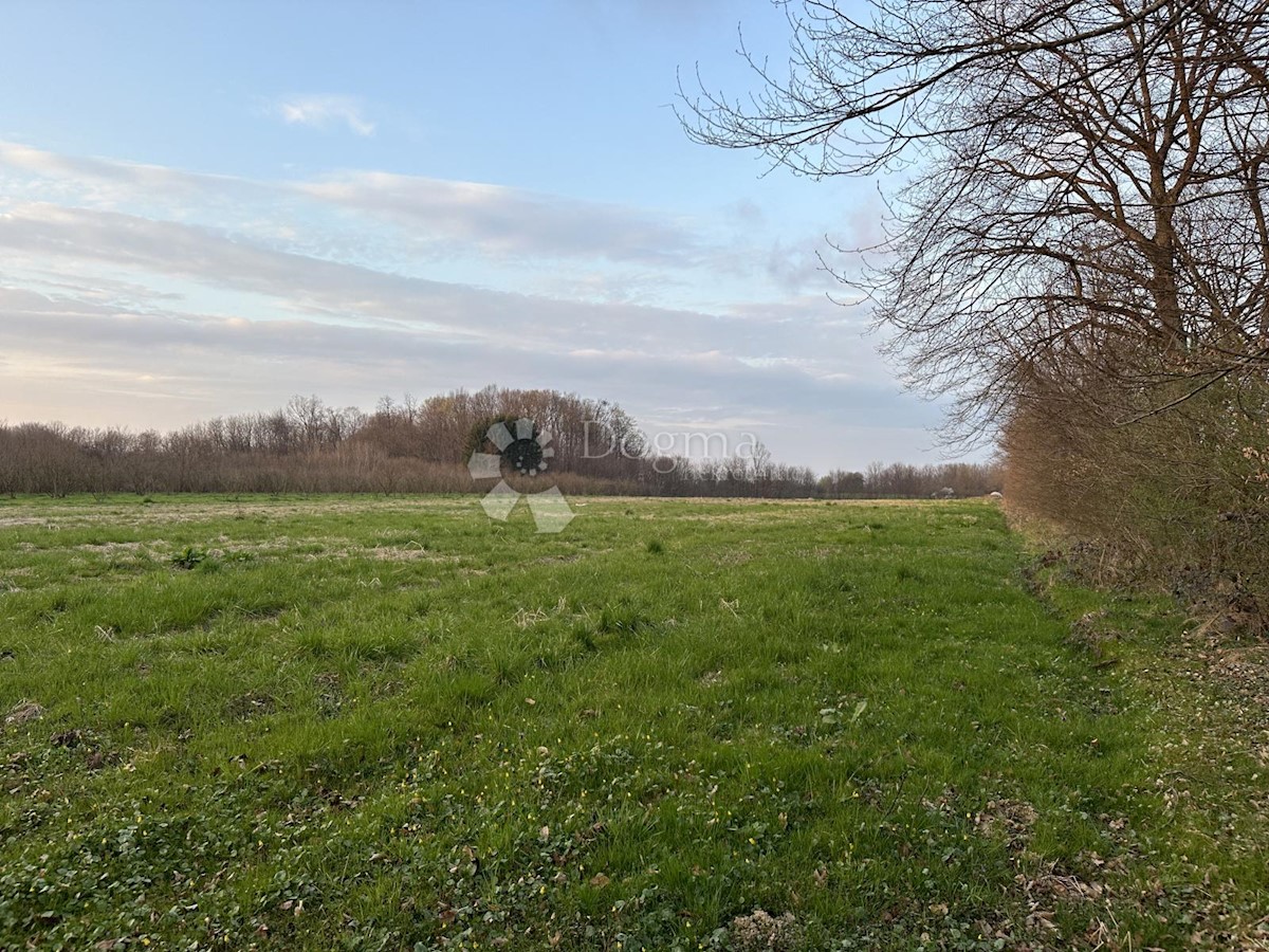 Terreno In vendita - SISAČKO-MOSLAVAČKA SISAK