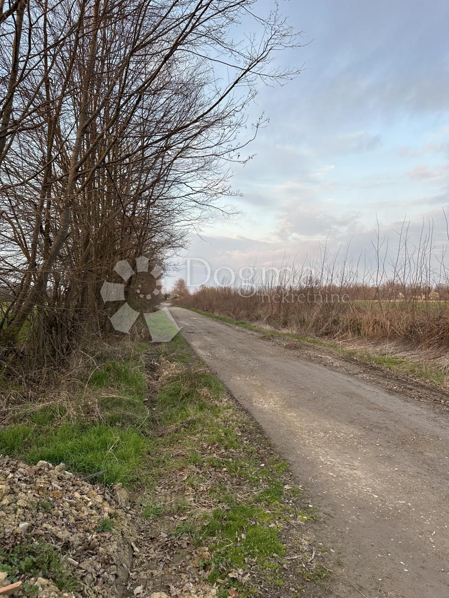 Parcela Naprodaj - SISAČKO-MOSLAVAČKA Sisak