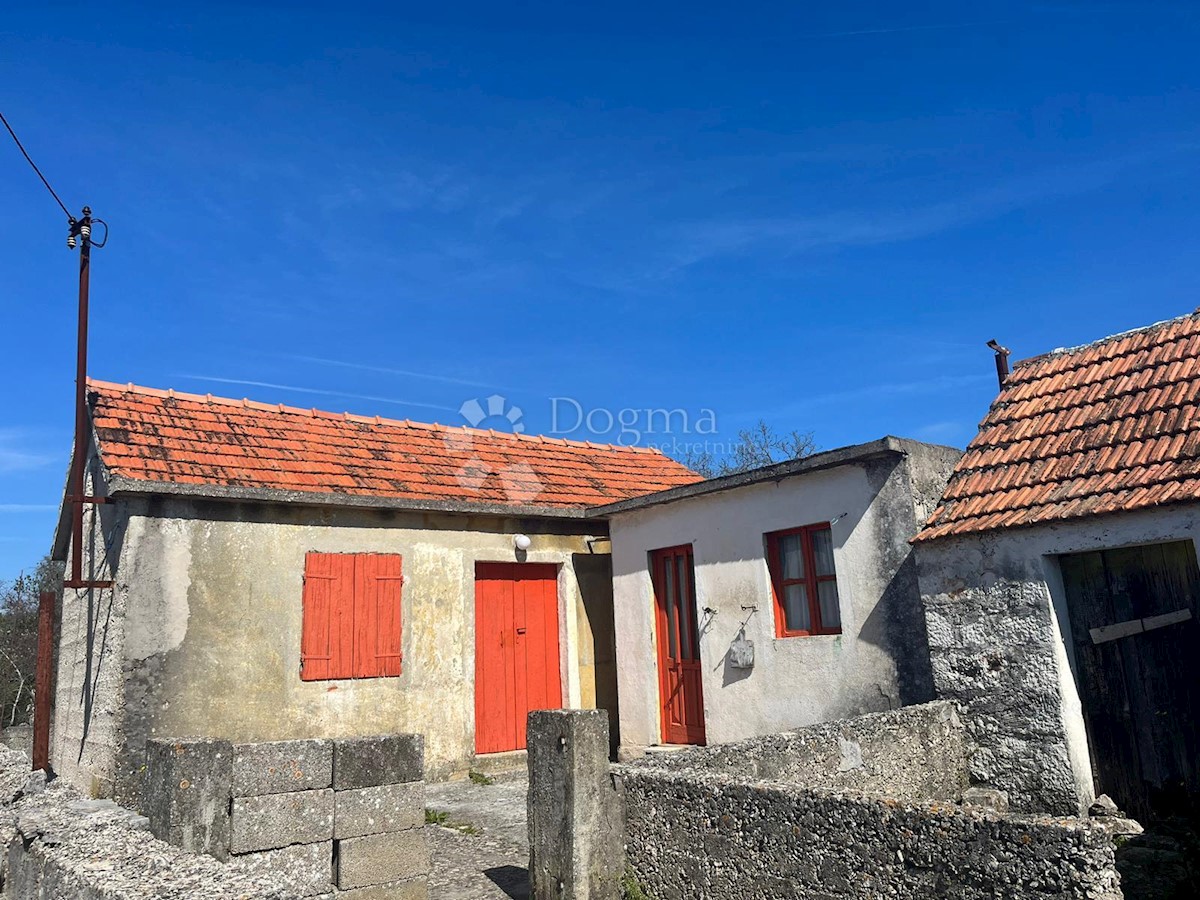 Haus Zu verkaufen - ŠIBENSKO-KNINSKA ROGOZNICA