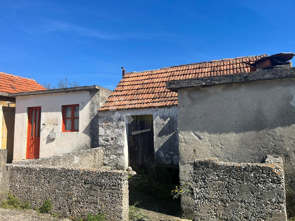 Haus Zu verkaufen - ŠIBENSKO-KNINSKA ROGOZNICA