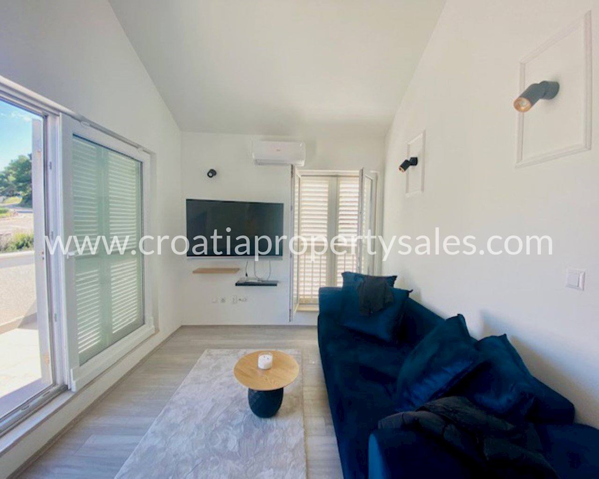 Flat For sale - SPLITSKO-DALMATINSKA BRAČ